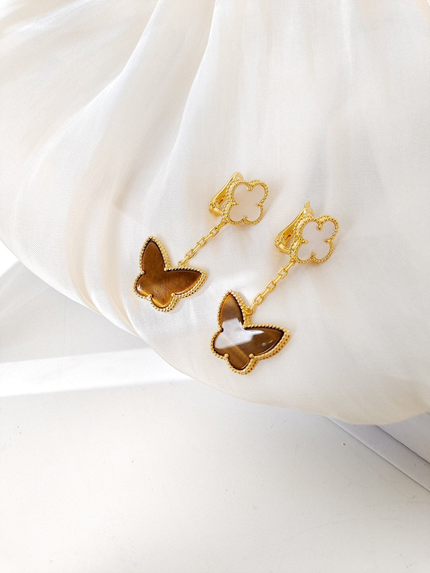[Lora]BUTTERFLY 2 MOTIF TIGER EYE MOP EARRINGS