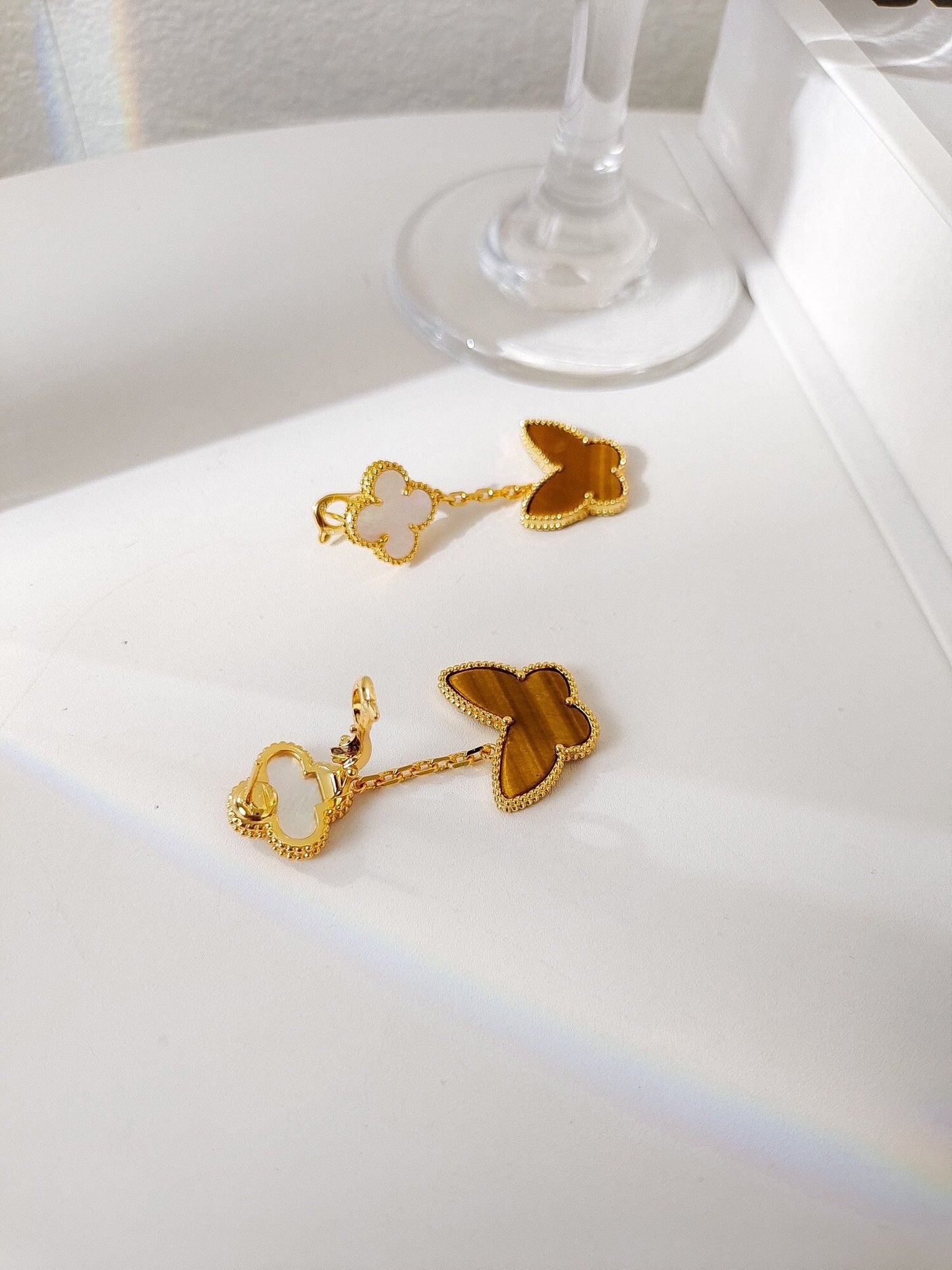 [Lora]BUTTERFLY 2 MOTIF TIGER EYE MOP EARRINGS