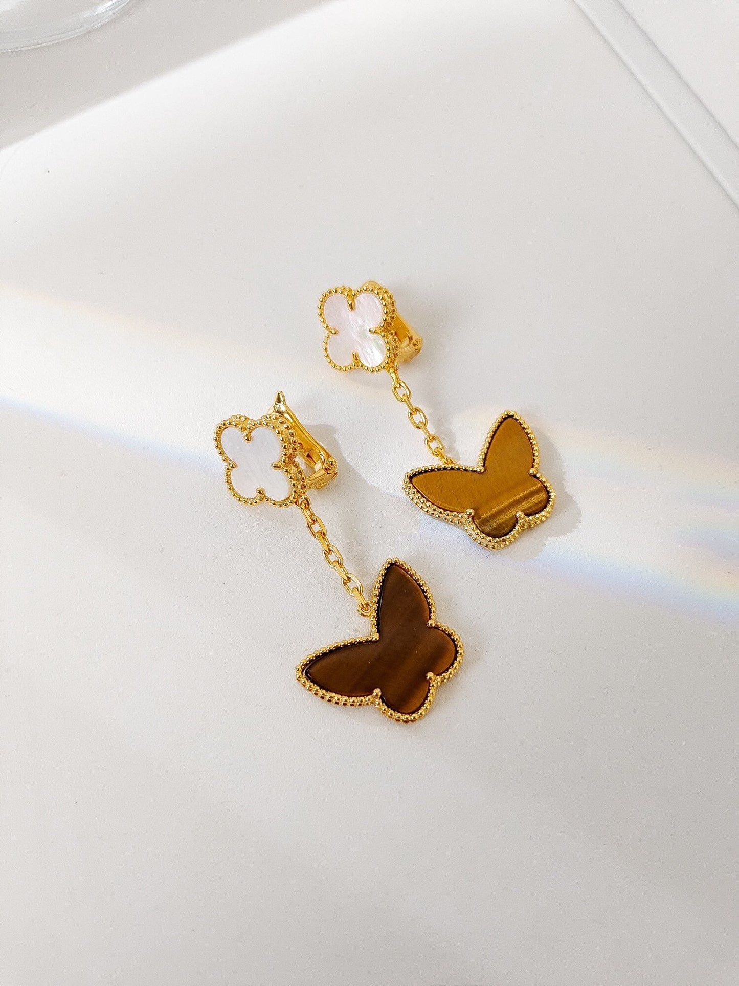 [Lora]BUTTERFLY 2 MOTIF TIGER EYE MOP EARRINGS