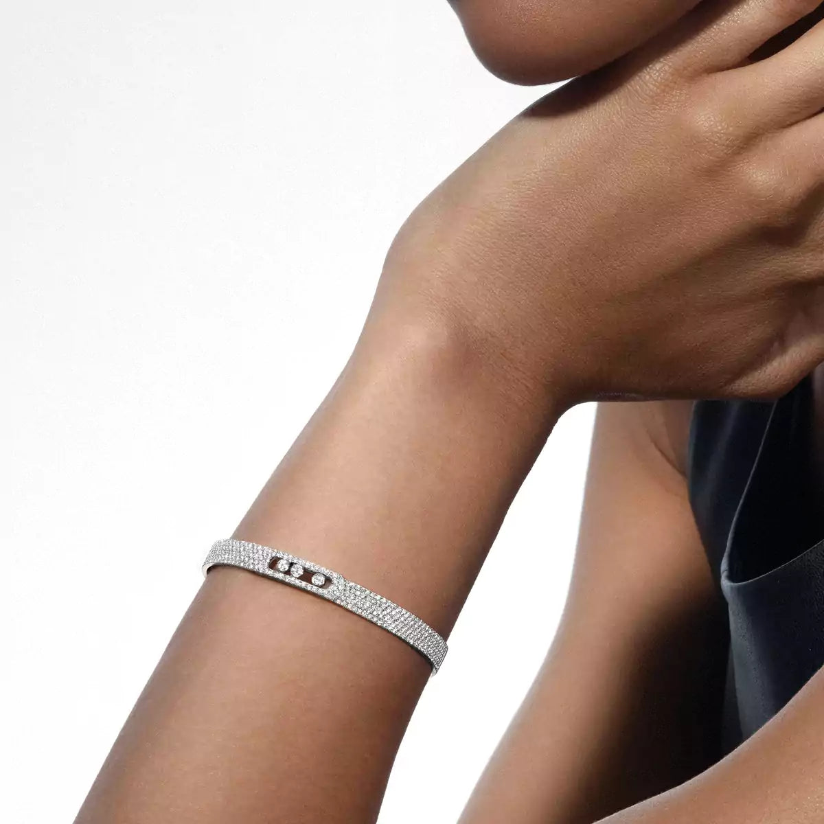 [LORA] Move Noa Full Pavé Diamond Bangle Bracelet