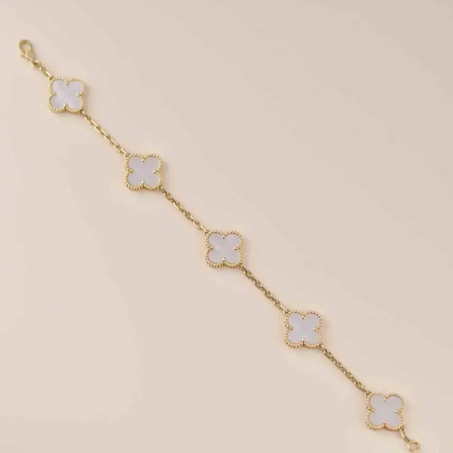 [LORA]CLOVER  5 MOTIF WHITE MOP BRACELET