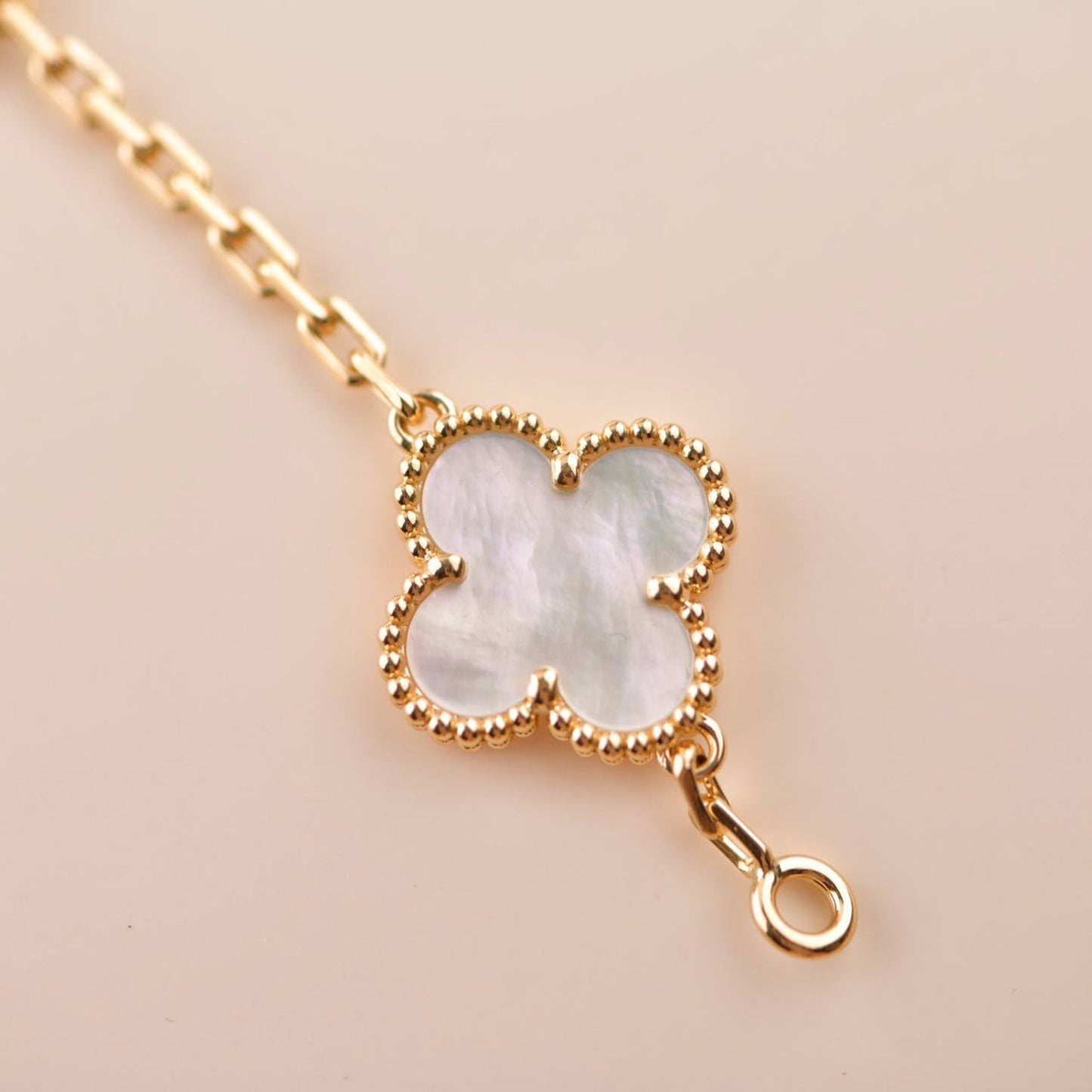 [LORA]CLOVER  5 MOTIF WHITE MOP BRACELET