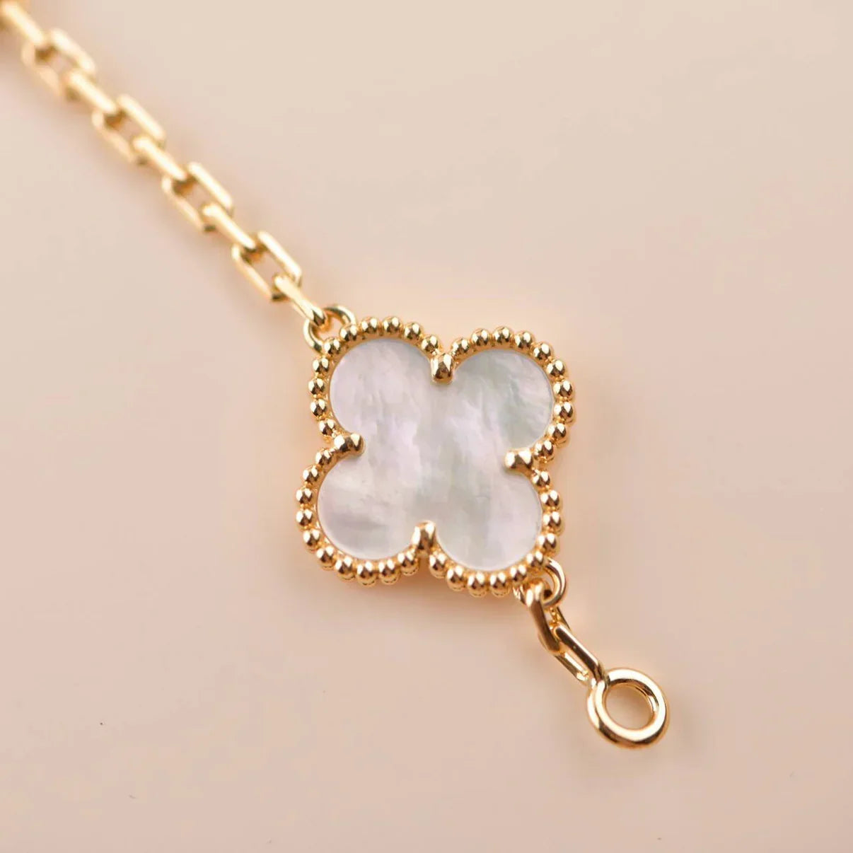 [Lora]CLOVER WHITE PEARL MOP 5 MOTIF BRACELET COLLECTION