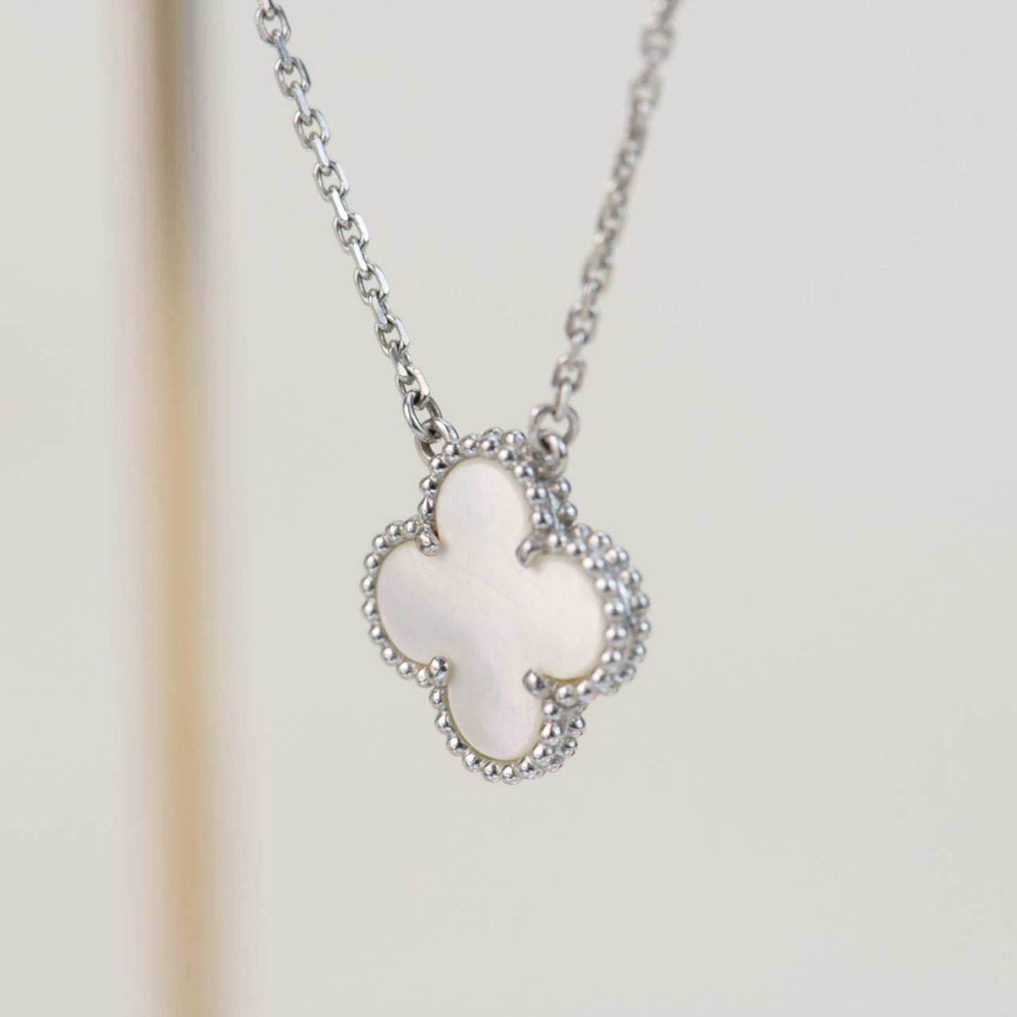 [LORA]CLOVER  15MM WHITE MOTHER-OF-PEARL SILVER