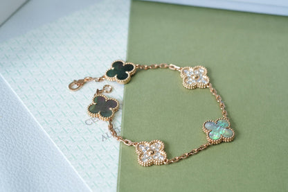 [Lora] CLOVER 5 MOTIF GRAY MOP BRACELET COLLECTION