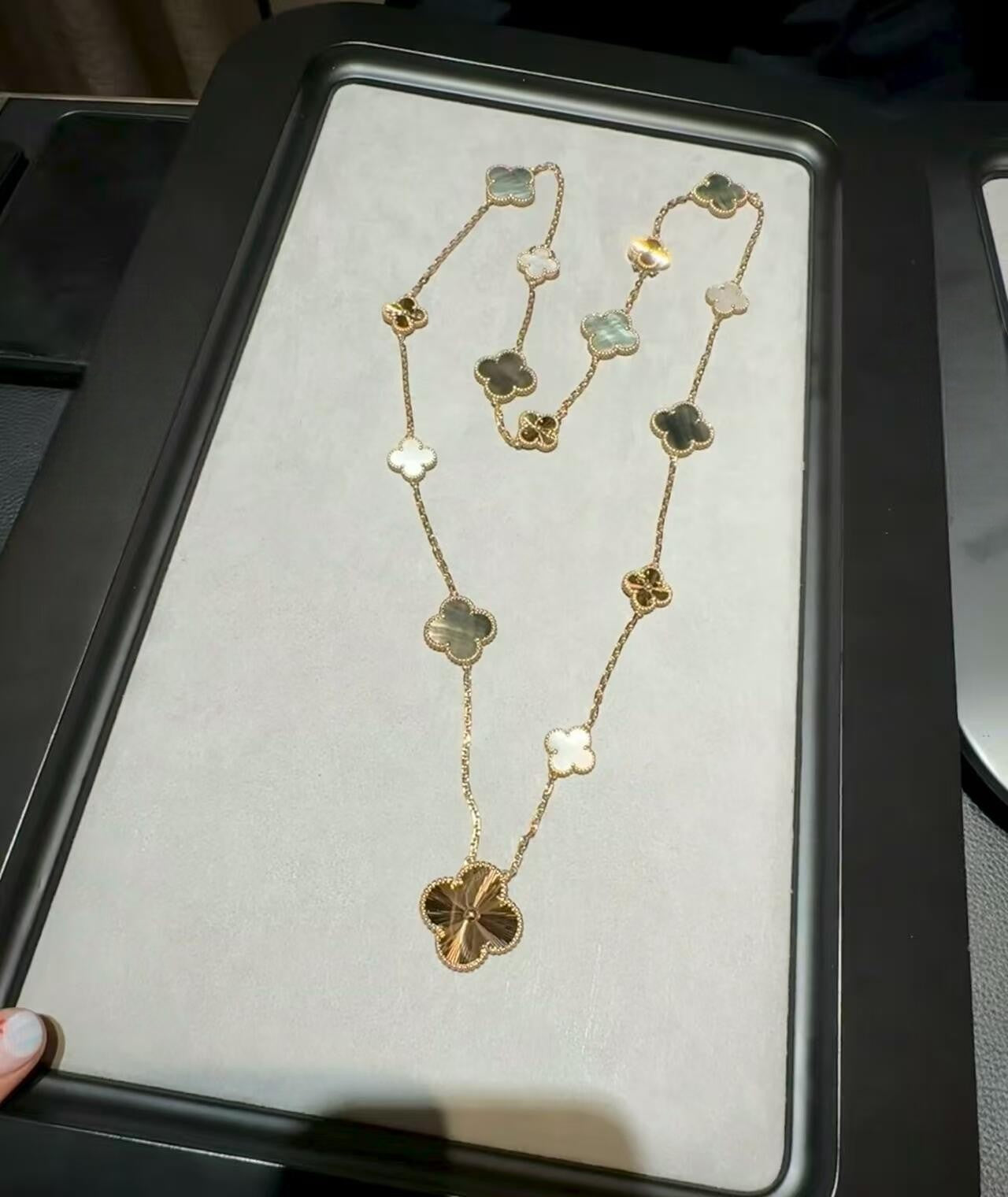 [Lora]DETACHABLE CLOVER 15(11+4) FLOWER ROSE GOLD NECKLACE SET