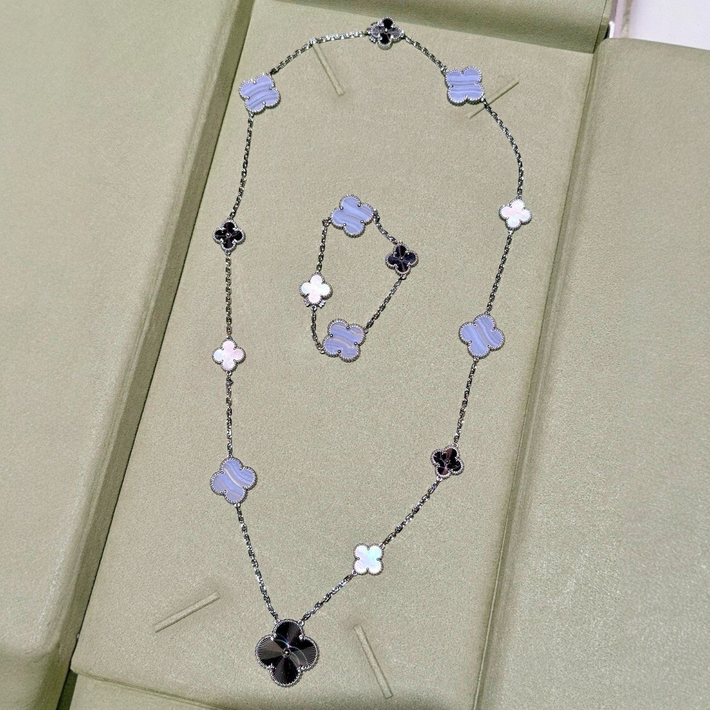 [LORA]DETACHABLE CLOVER 15(11+4) FLOWER SILVER NECKLACE SET