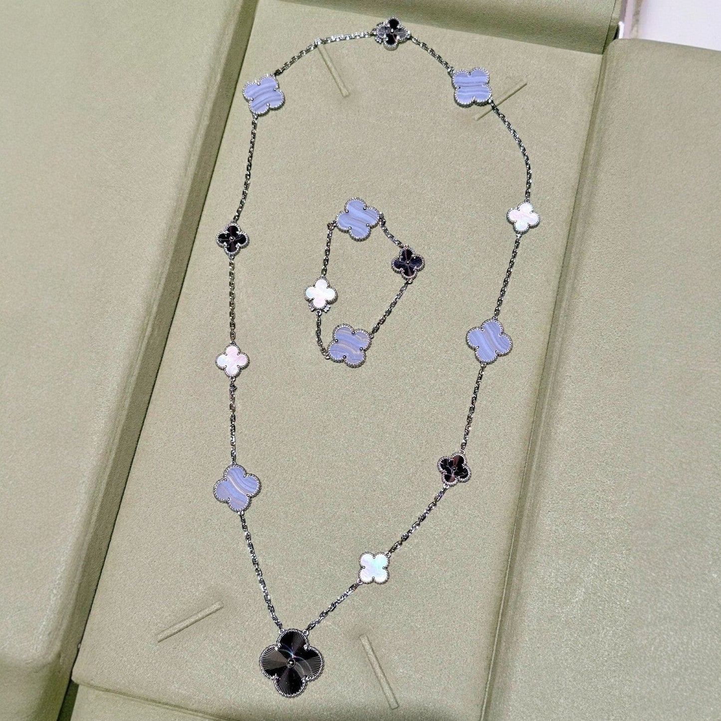 [Lora]DETACHABLE CLOVER 15(11+4) FLOWER SILVER NECKLACE SET