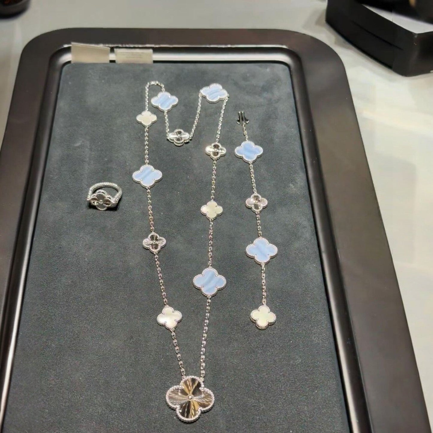 [Lora]DETACHABLE CLOVER 15(11+4) FLOWER SILVER NECKLACE SET