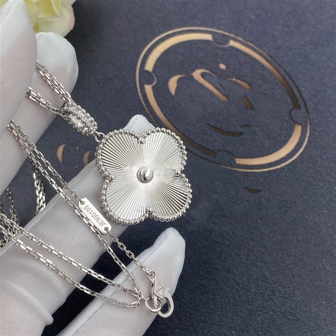 [LORA]CLOVER 25MM SILVER BIG CLOVER NECKLACE