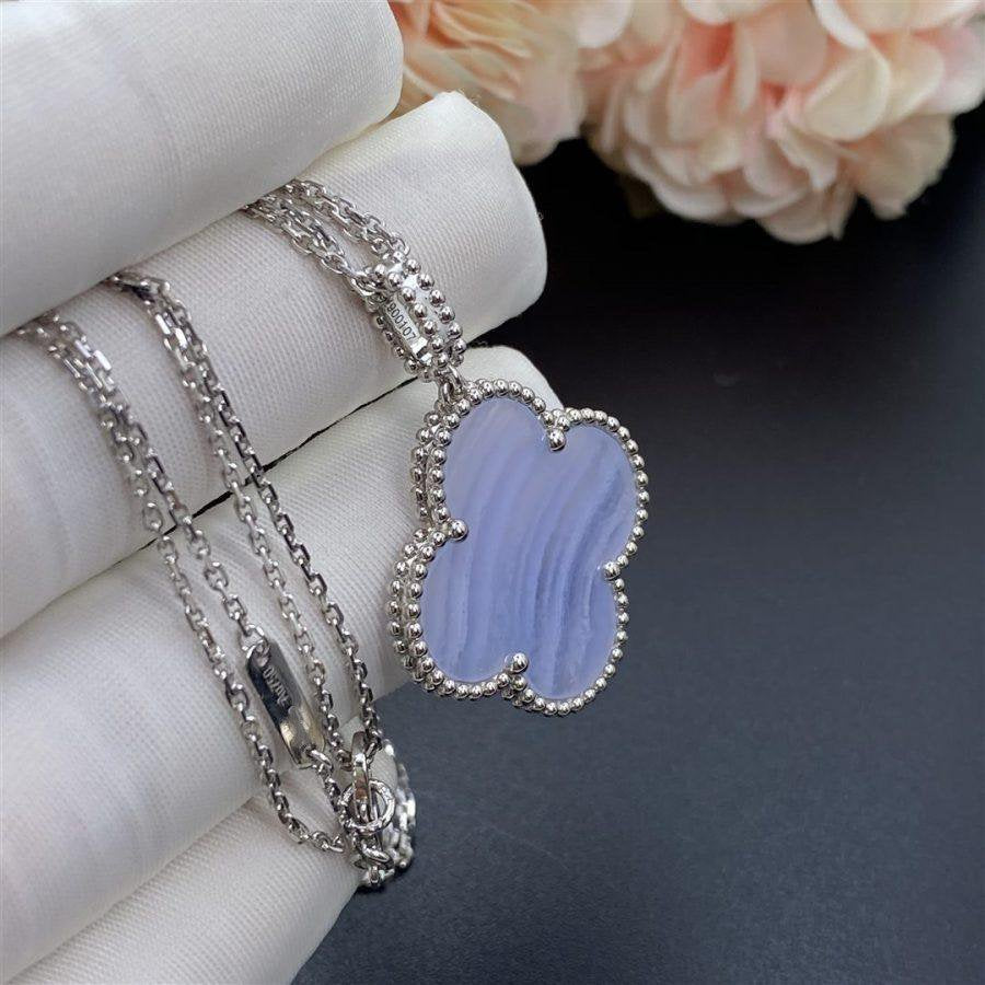 [LORA]CLOVER SILVER CHALCEDONY BIG CLOVER NECKLACE