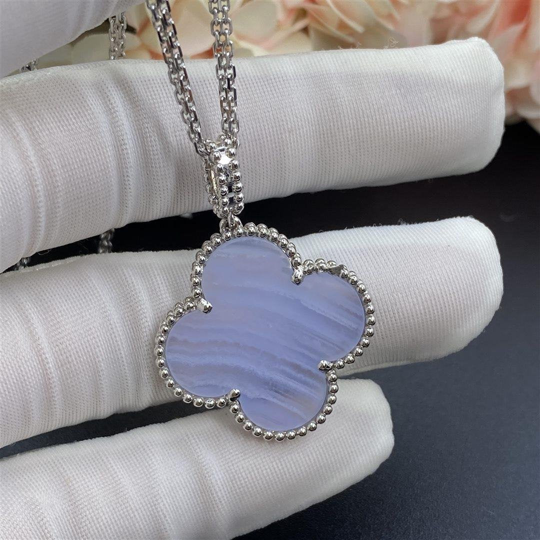 [LORA]CLOVER SILVER CHALCEDONY BIG CLOVER NECKLACE