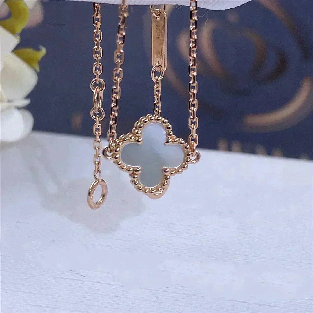 [LORA]CLOVER WHITE MOP SINGLE FLOWER BRACELET
