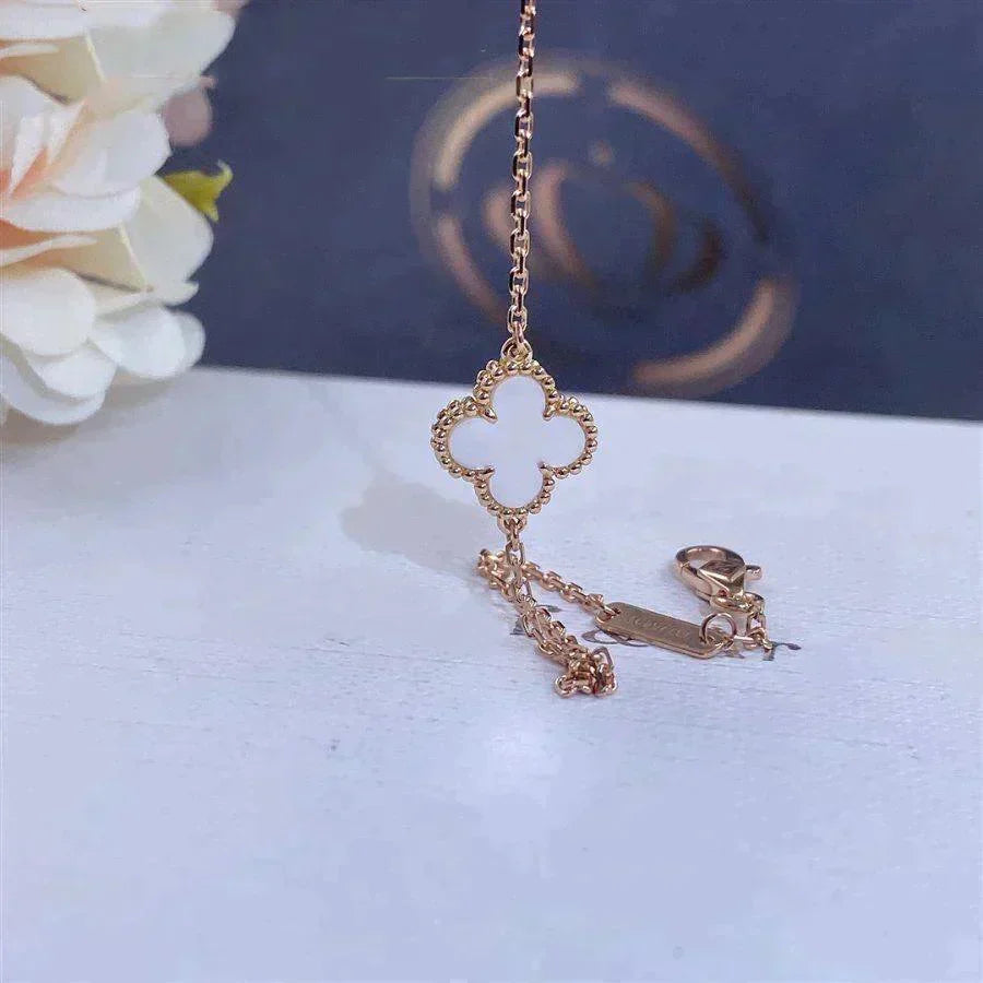 [Lora]CLOVER WHITE MOP SINGLE FLOWER BRACELET