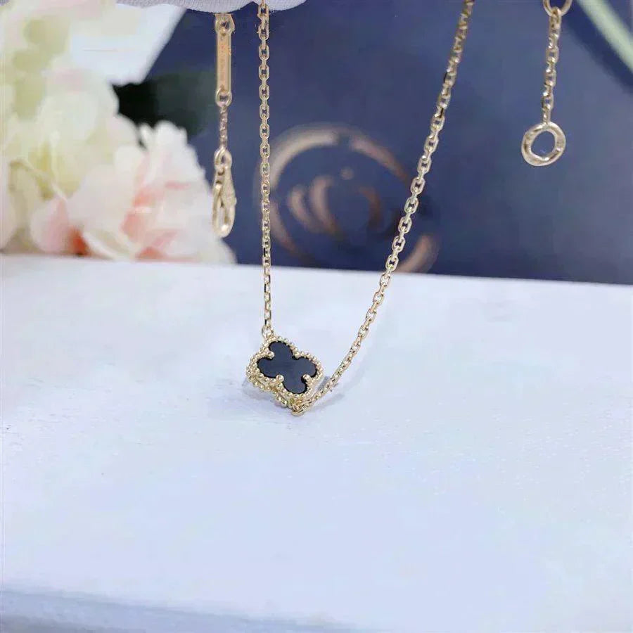 [Lora]CLOVER ONYX SINGLE FLOWER BRACELET