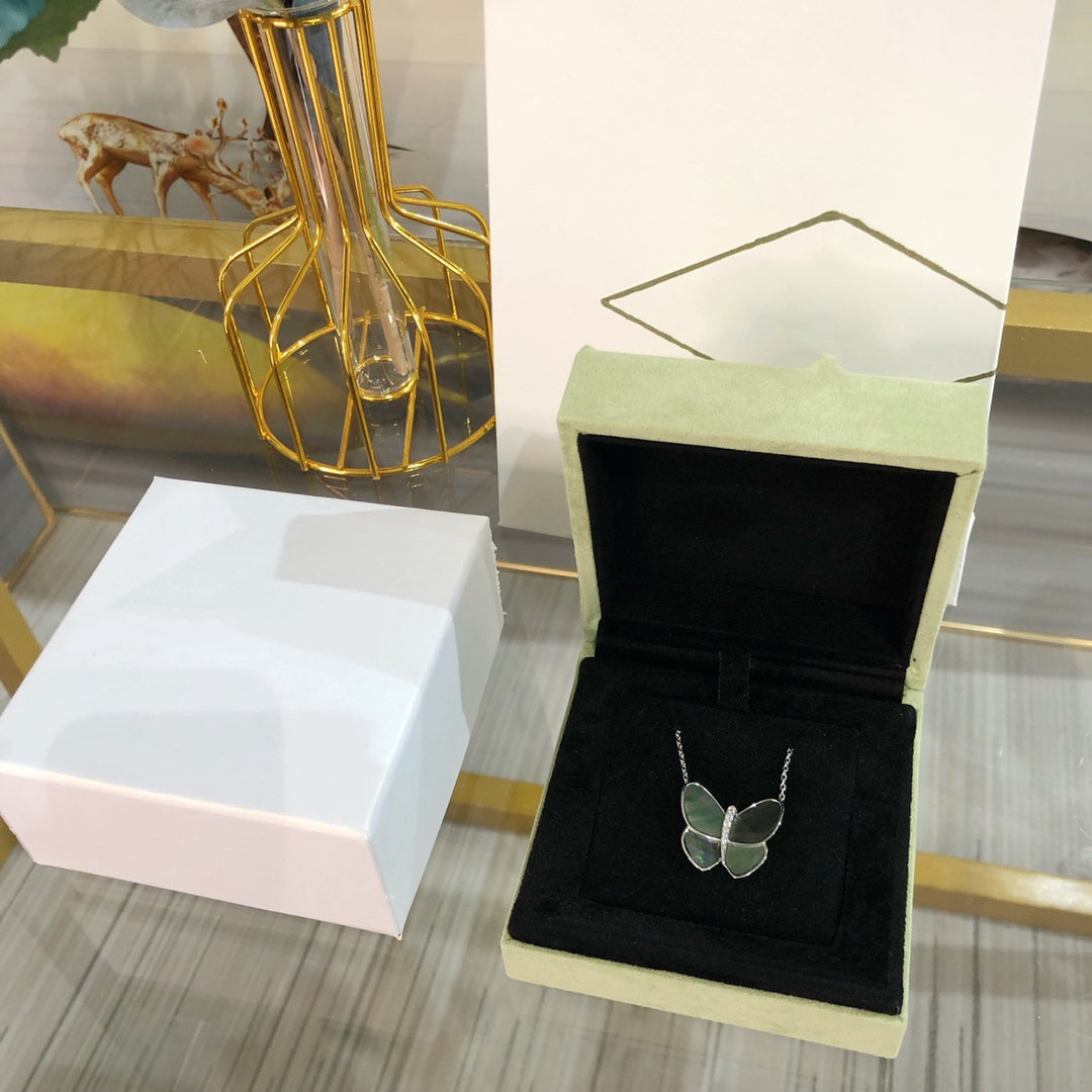 [LORA]LARGE BUTTERFLY SILVER PENDANT DIAMOND NECKLACE