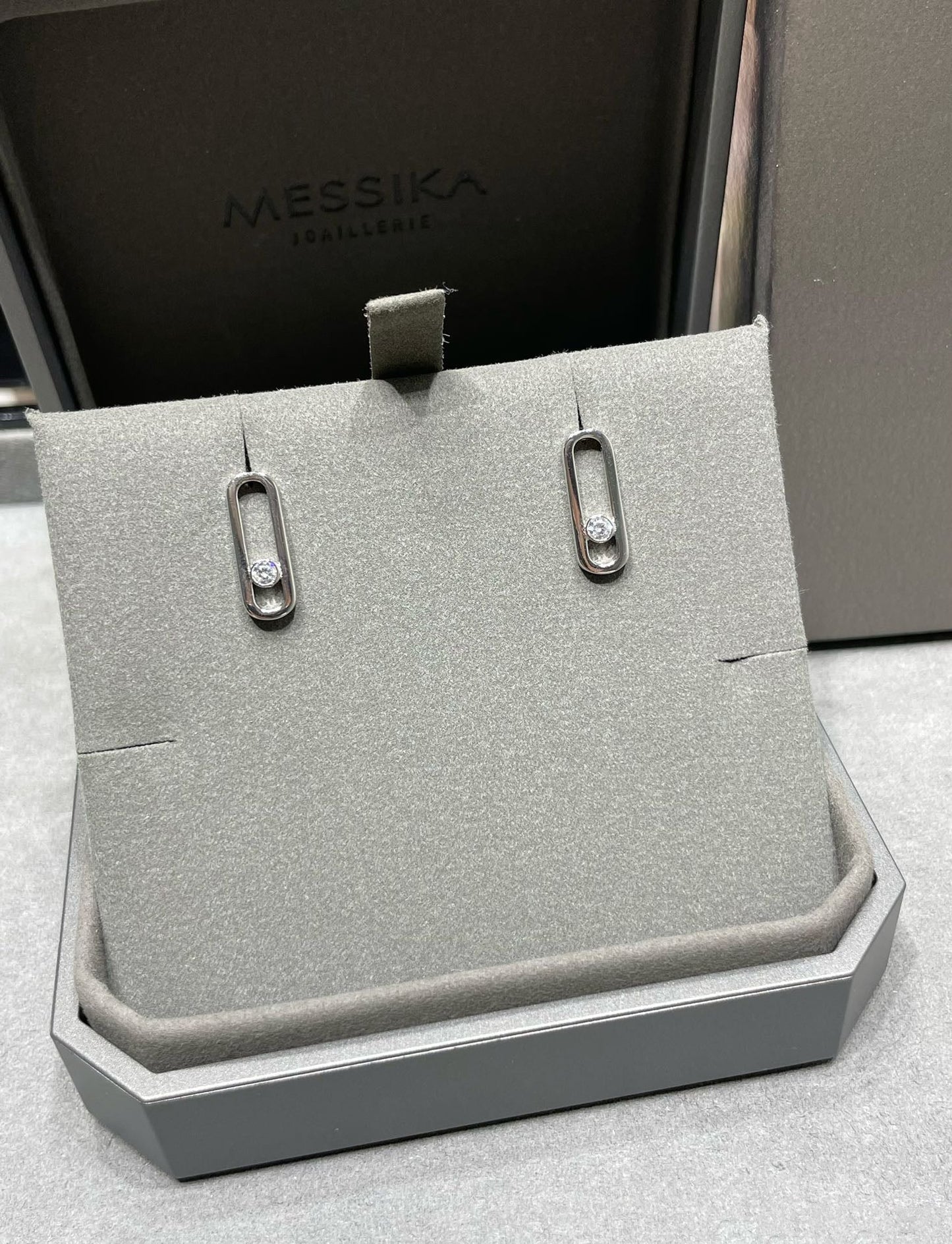 [LORA] MOVE UNO SMALL 1 DIAMOND EARRINGS