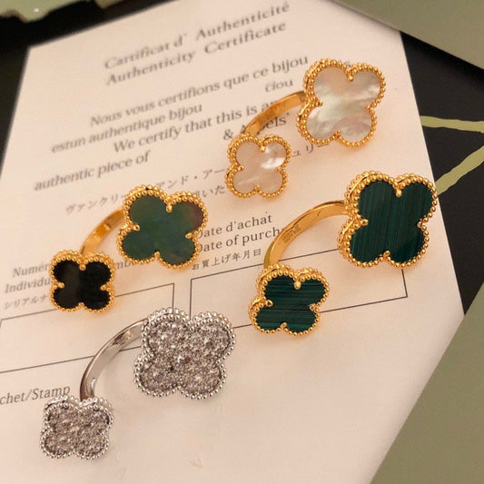 [LORA]CLOVER BETWEEN THE FINGER RING
