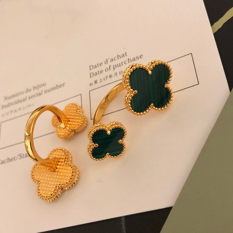 [LORA]CLOVER BETWEEN THE FINGER RING