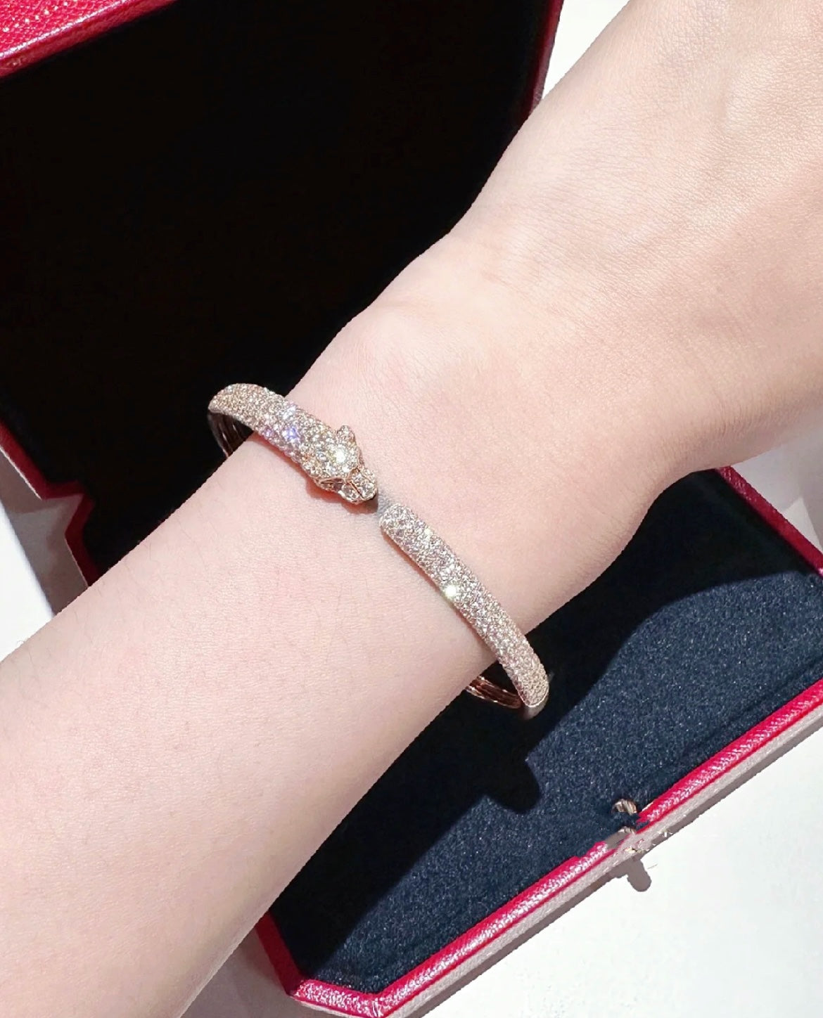 [LORA]PANTHERE FULL DIAMOND OPEN BRACELET