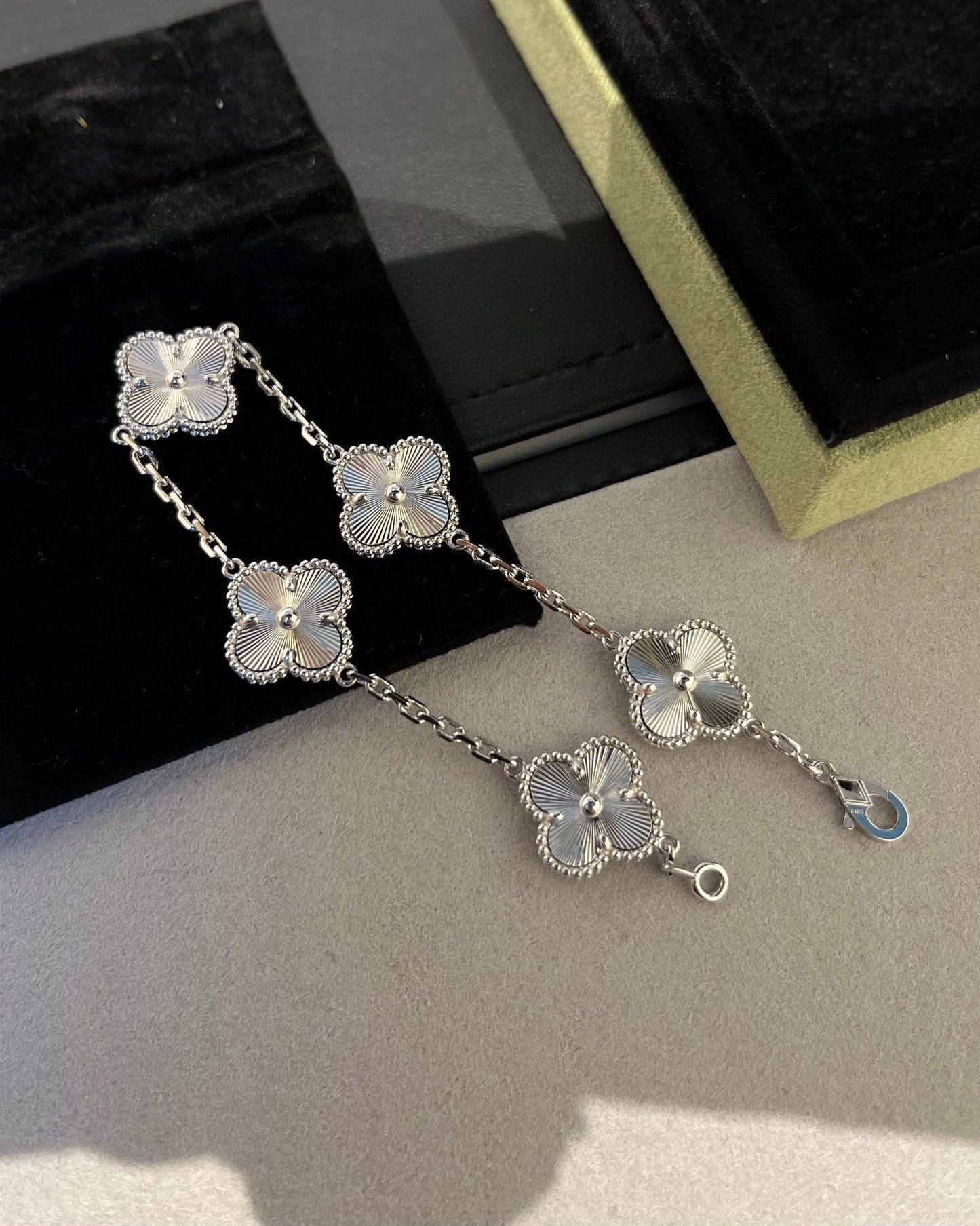 [Lora] CLOVER 5 MOTIF LASER BRACELET COLLECTION